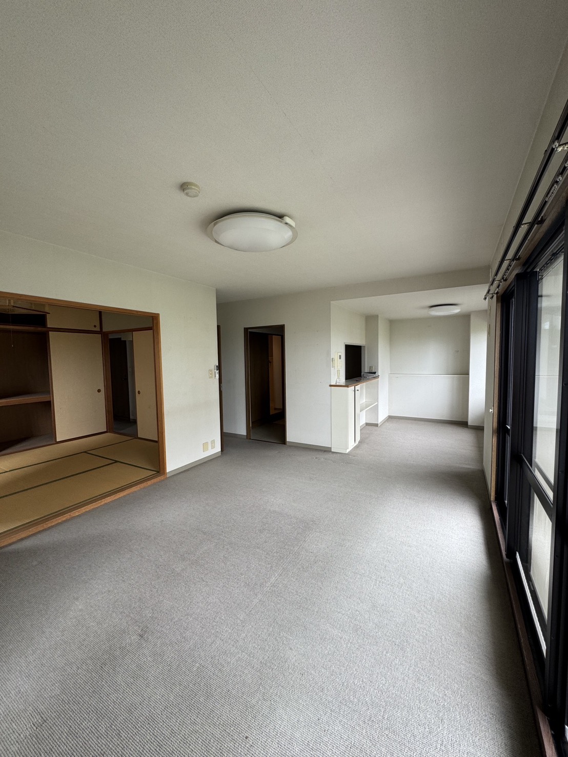 リノベーション前のマンションリビング